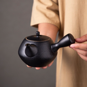 hand textured black clay kyusu japanese side handle teapot 9.5oz