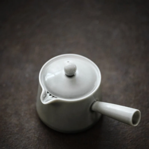 Full light gray porcelain kyusu teapot tea set side view