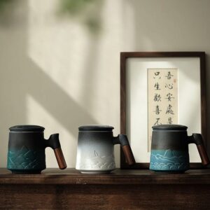 full view of black and white gradient japanese loose leaf tea infuser mug with wooden handle